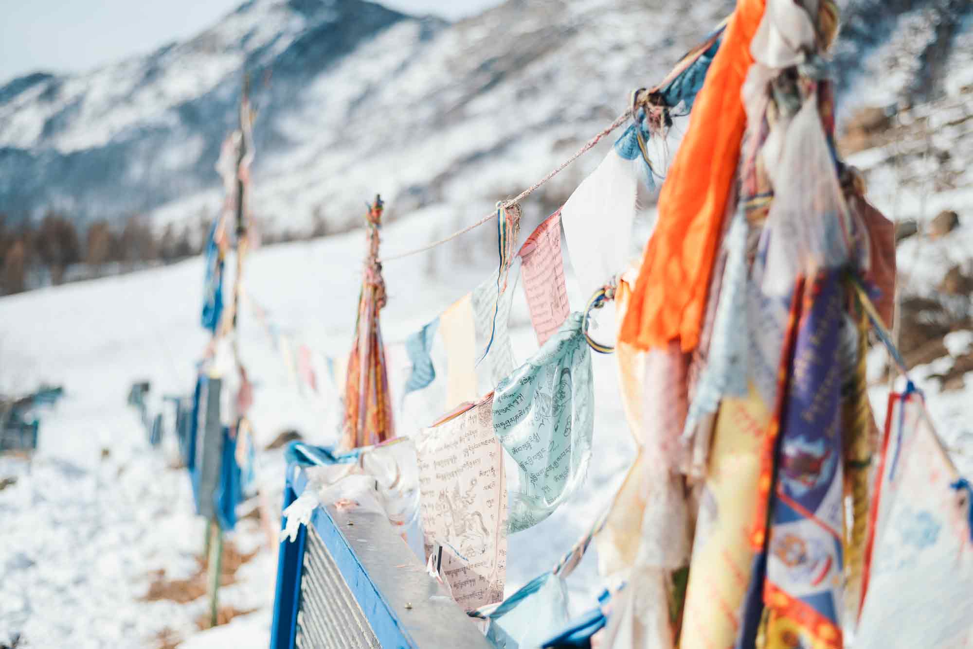 © Thilo Gögelein Fotografie // Buddhistischer Schmuck im Terelj National Park, Mongolei
