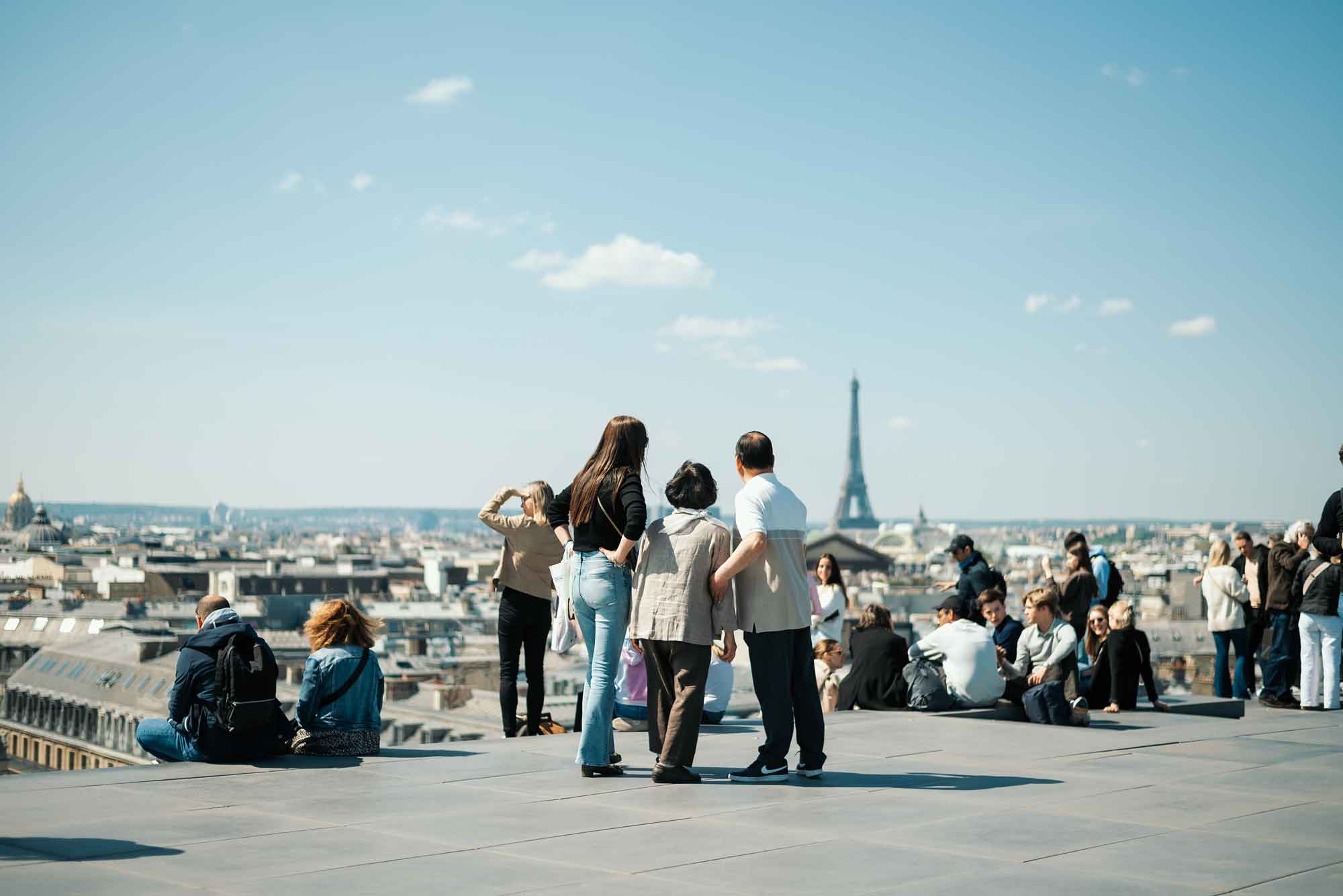 © Thilo Gögelein Fotografie // Touristen über den Dächern von Paris