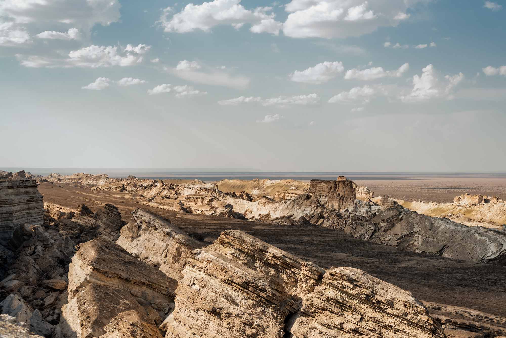 © Thilo Gögelein Fotografie // Ausgetrockneter Seeboden des Aral Sees, Usbekistan