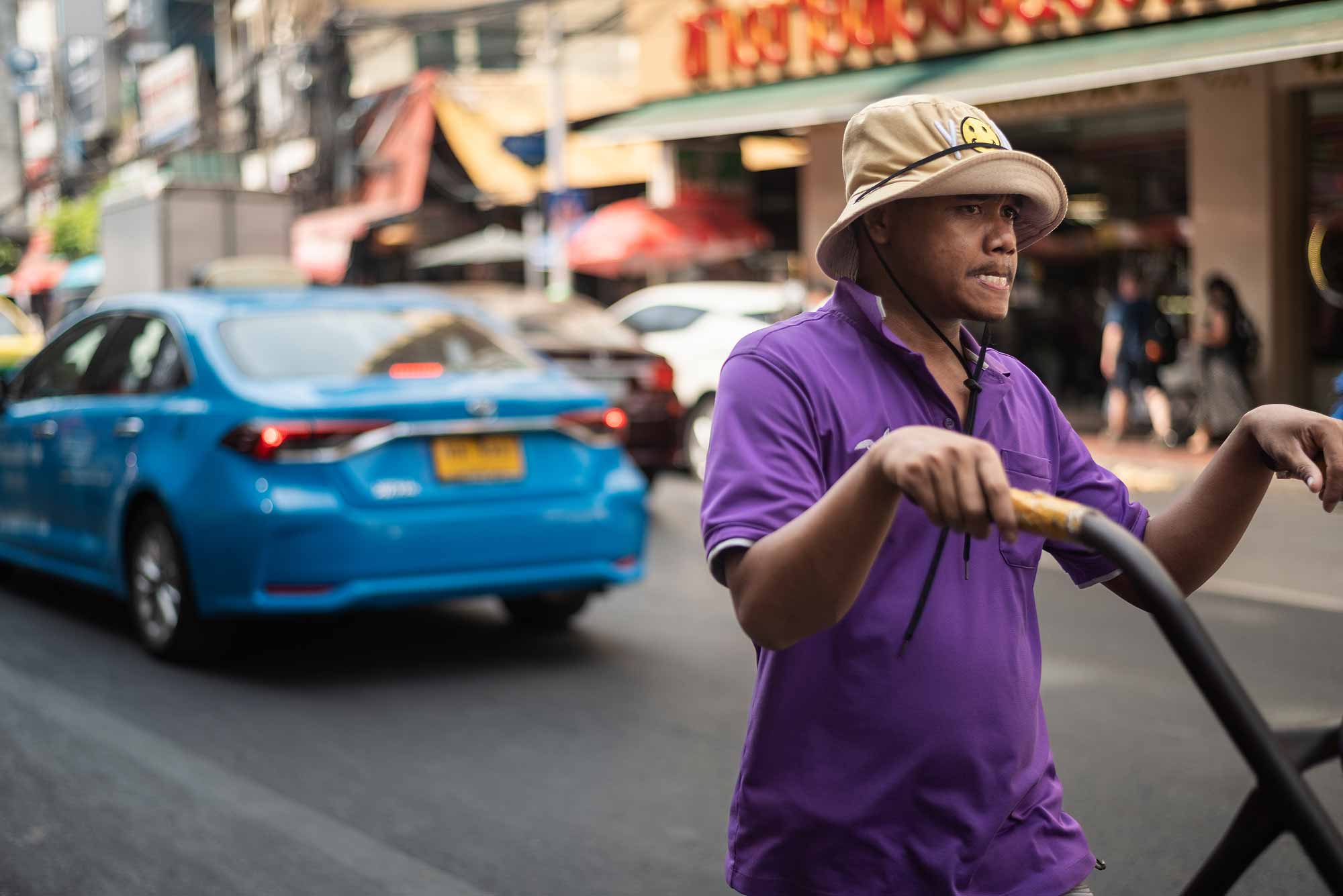© Thilo Gögelein Fotografie // Liefer-Junge in den Straßen von Bangkok