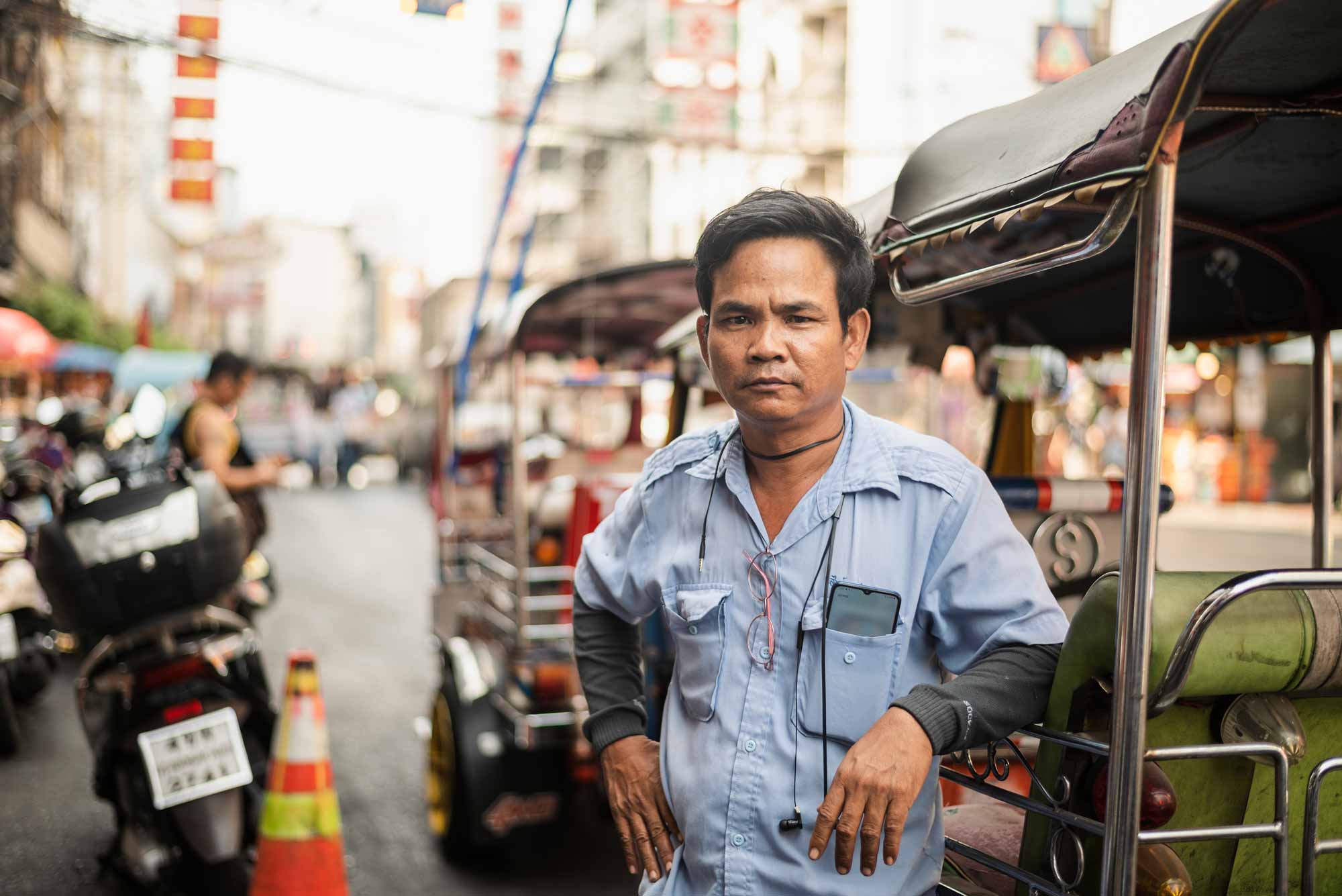 © Thilo Gögelein Fotografie // Riksha-Fahrer in den Straßen von Bangkok